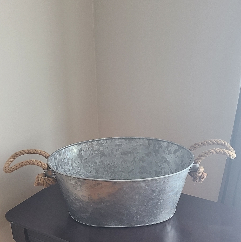 Hampton Collection Extra large Galvanized Tub